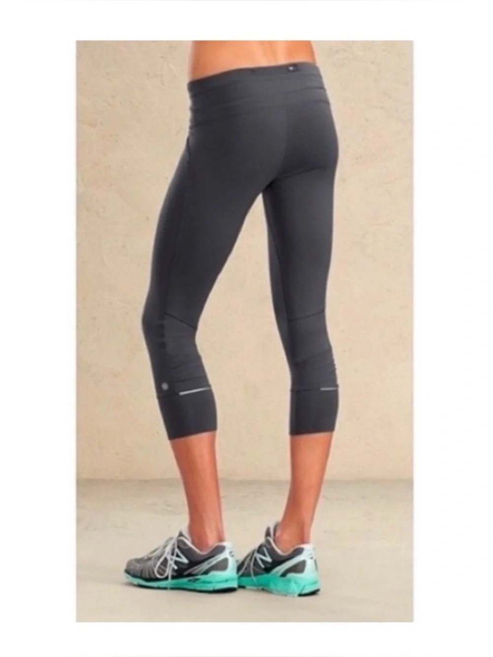 Athleta Relay Capri Crop Leggings Grey and‎ Coral Pink Womens Size Small